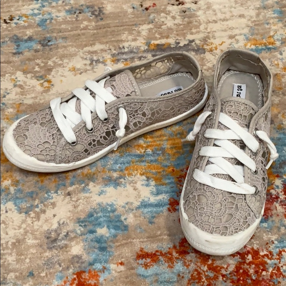 Shoes - Picture 3 of 4